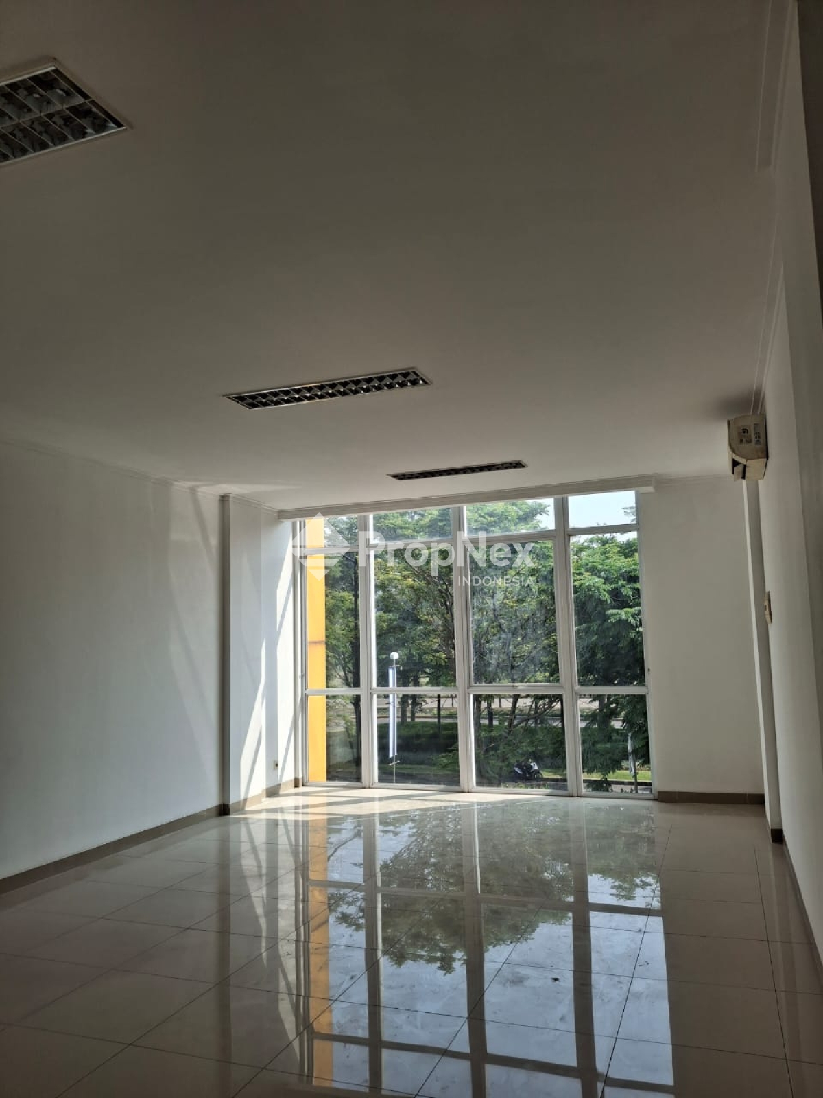 DISEWAKAN — Ruko Magna Commercial Summarecon — foto 4